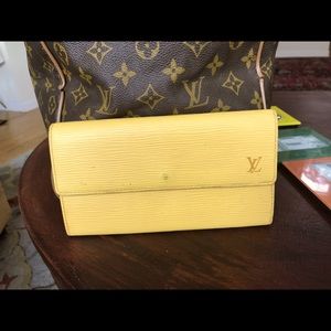 Louis Vuitton yellow epi leather Porte Tresor bifold wallet. Huge price decrease
